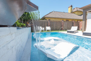 Water feature spilling over into tanning ledge